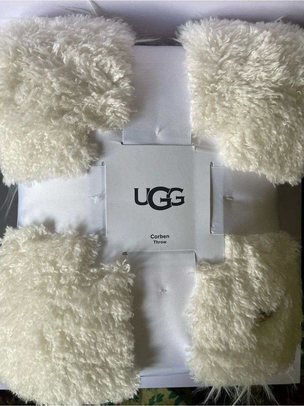 New UGG Corben Textured Throw in Snow